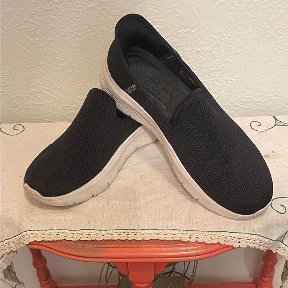 Skechers Shoes - 🚷🚷🚷BOGOHO 🚷🚷🚷Skechers Go Walk Women's Black Slip-On Sneakers